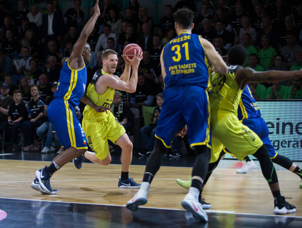 如今联盟更 如今联盟更